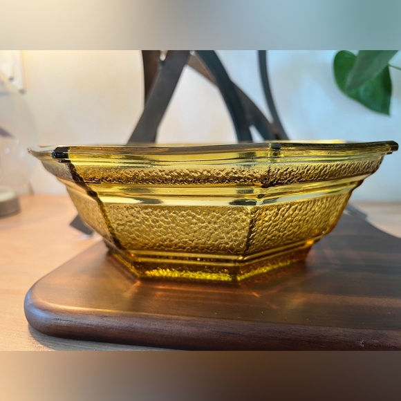 CLEARANCE ITEM! Vintage Anchor Hocking Honey Amber Depression Glass Bowl - Picture 7 of 8